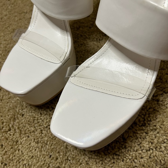 White platform high heels - Picture 4 of 10